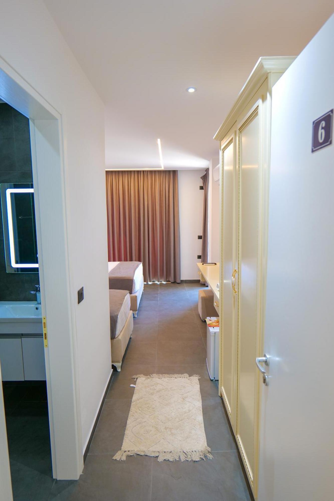 Hotel Celaj วญอเรอ ภายนอก รูปภาพ