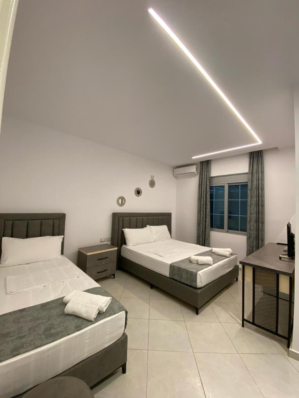 Hotel Celaj วญอเรอ ภายนอก รูปภาพ